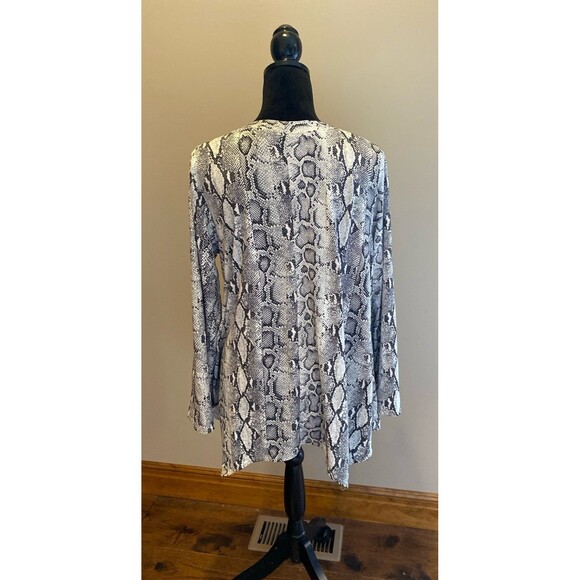 Green Envelope Women’s Blouse Plus Sz 1X Faux Snakeskin Pullover Top Long Sleeve - Picture 6 of 12